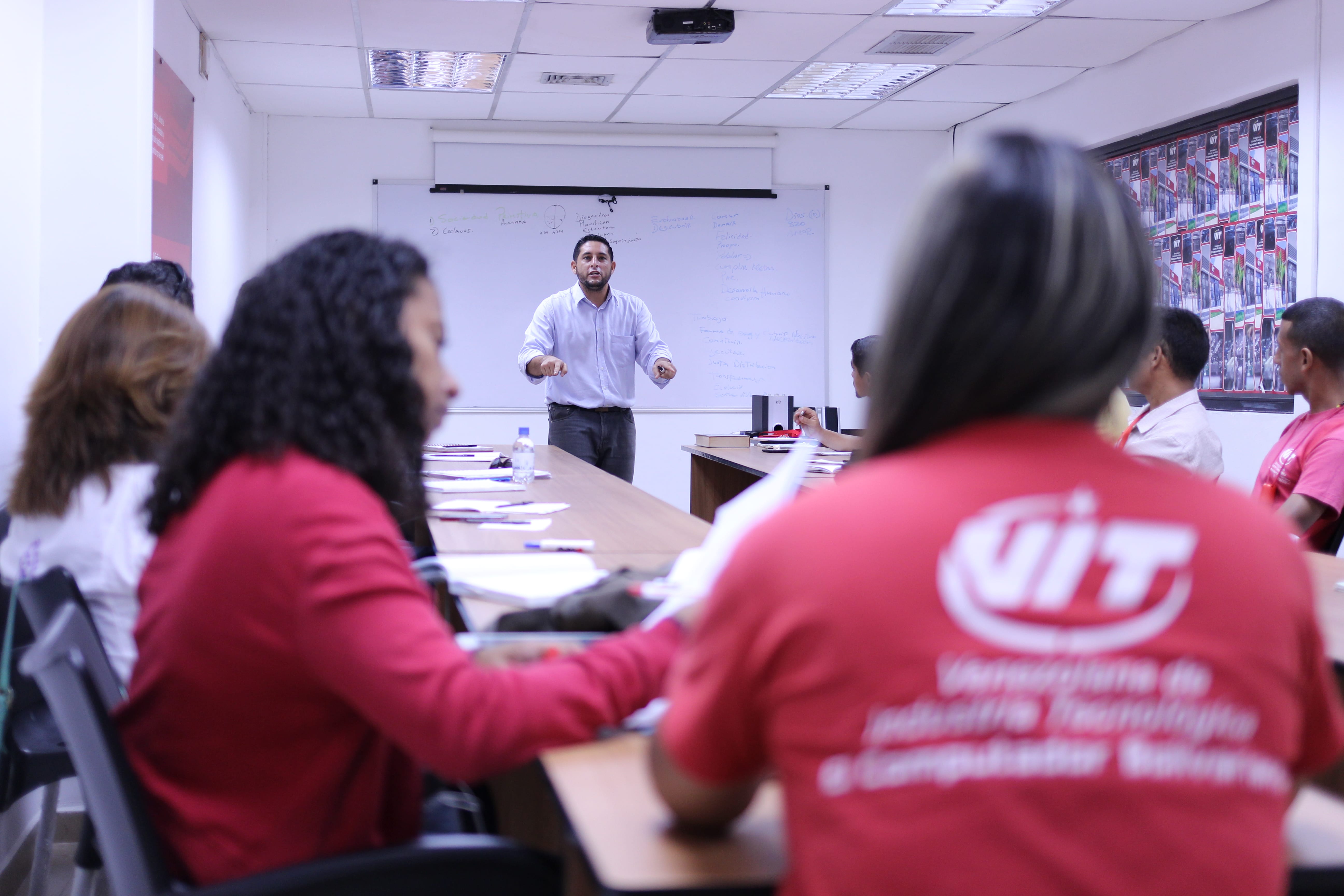 Consejo de trabajadores de VIT debate sobre la Asamblea nacional Constituyente