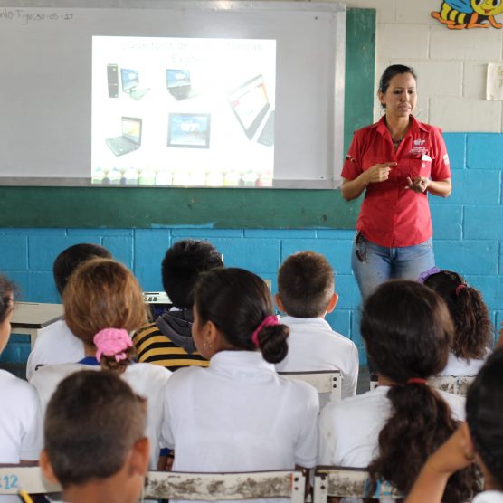 Escuela 23 de Enero culmina Tecnología Educativa
