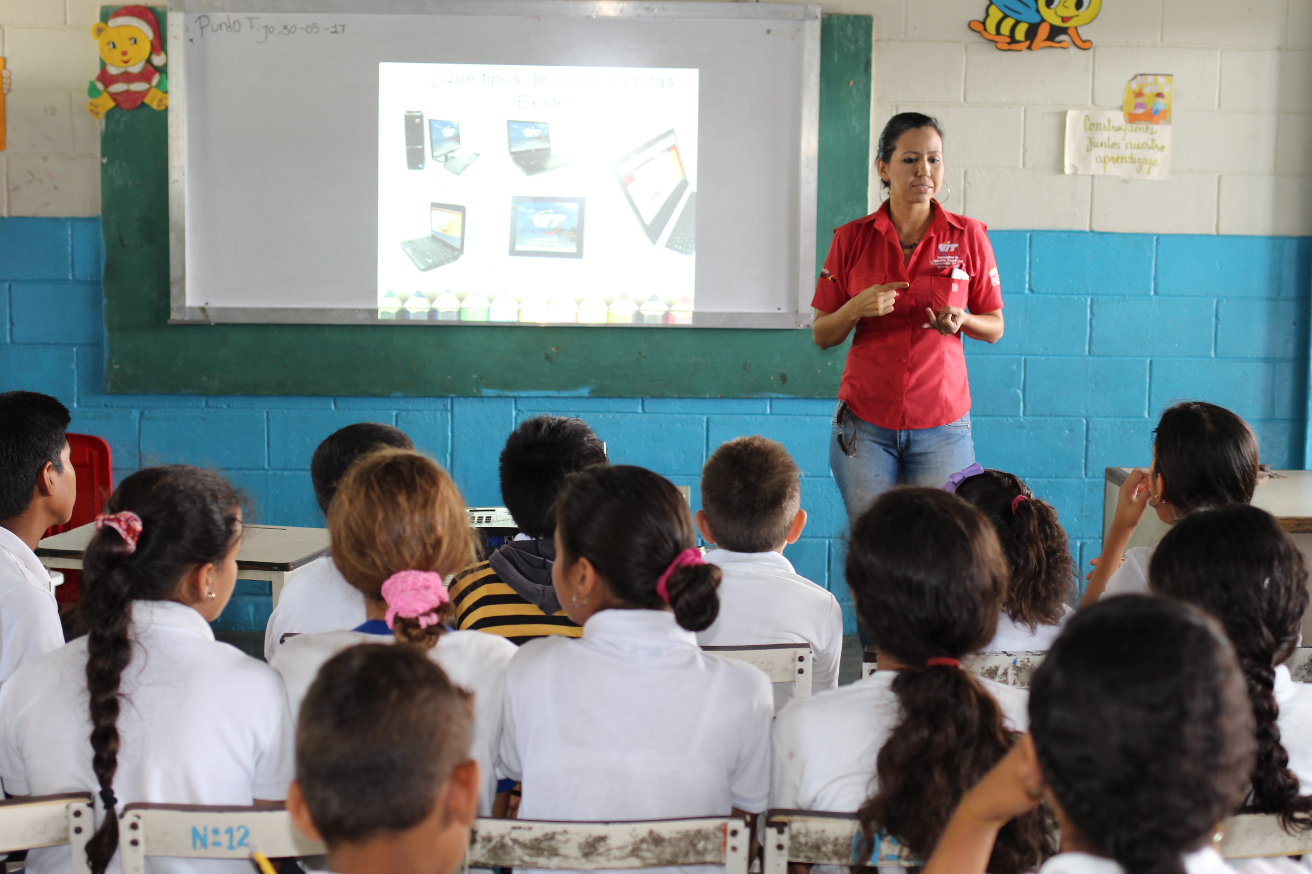 Escuela 23 de Enero culmina Tecnología Educativa