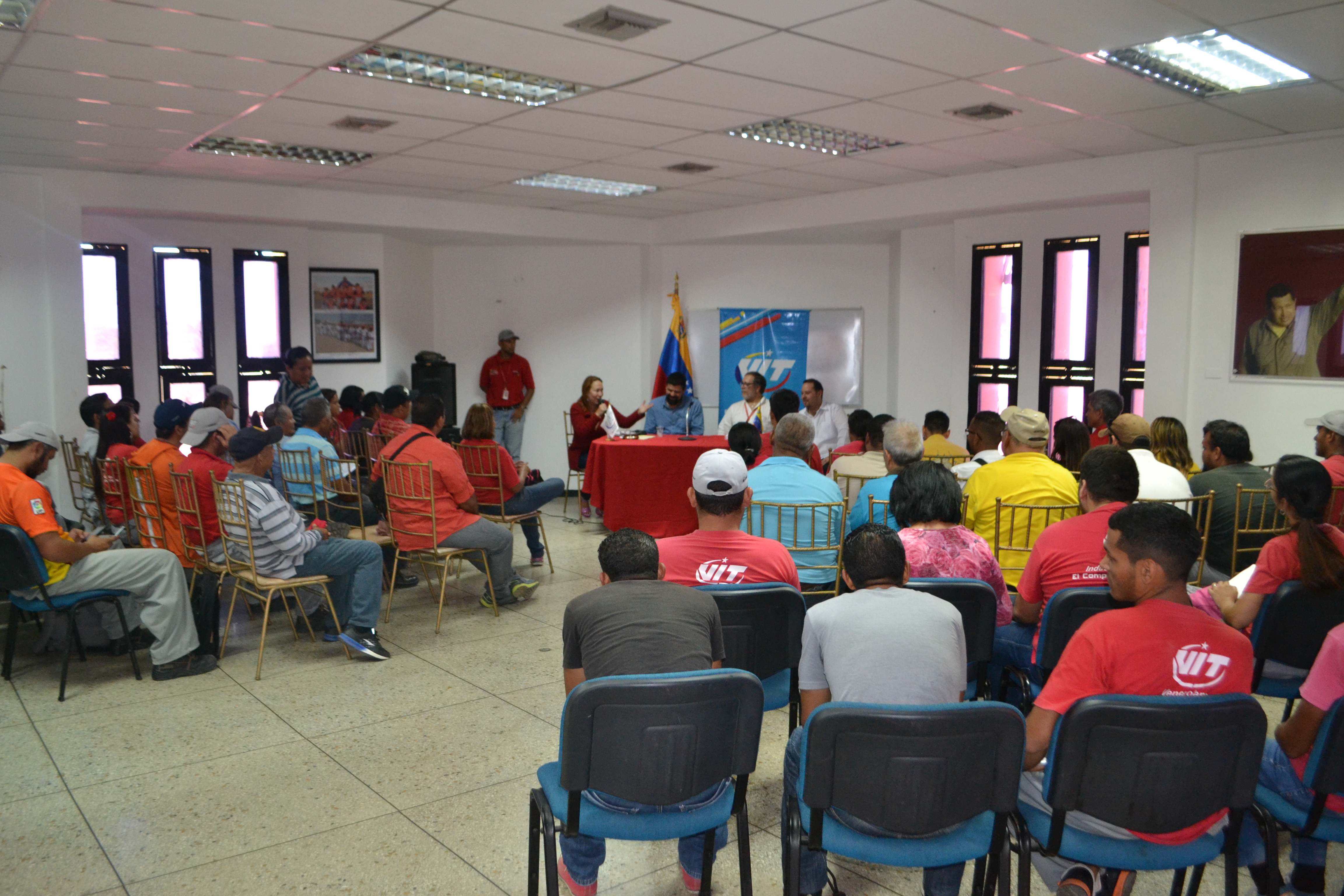 Constituyentista Pedro Arias debatió con trabajadores de VIT sobre propuestas para la ANC