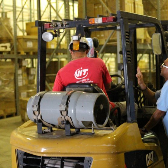 INCES - Industrial certifica a talento humano de VIT como "Operarios de Montacargas"