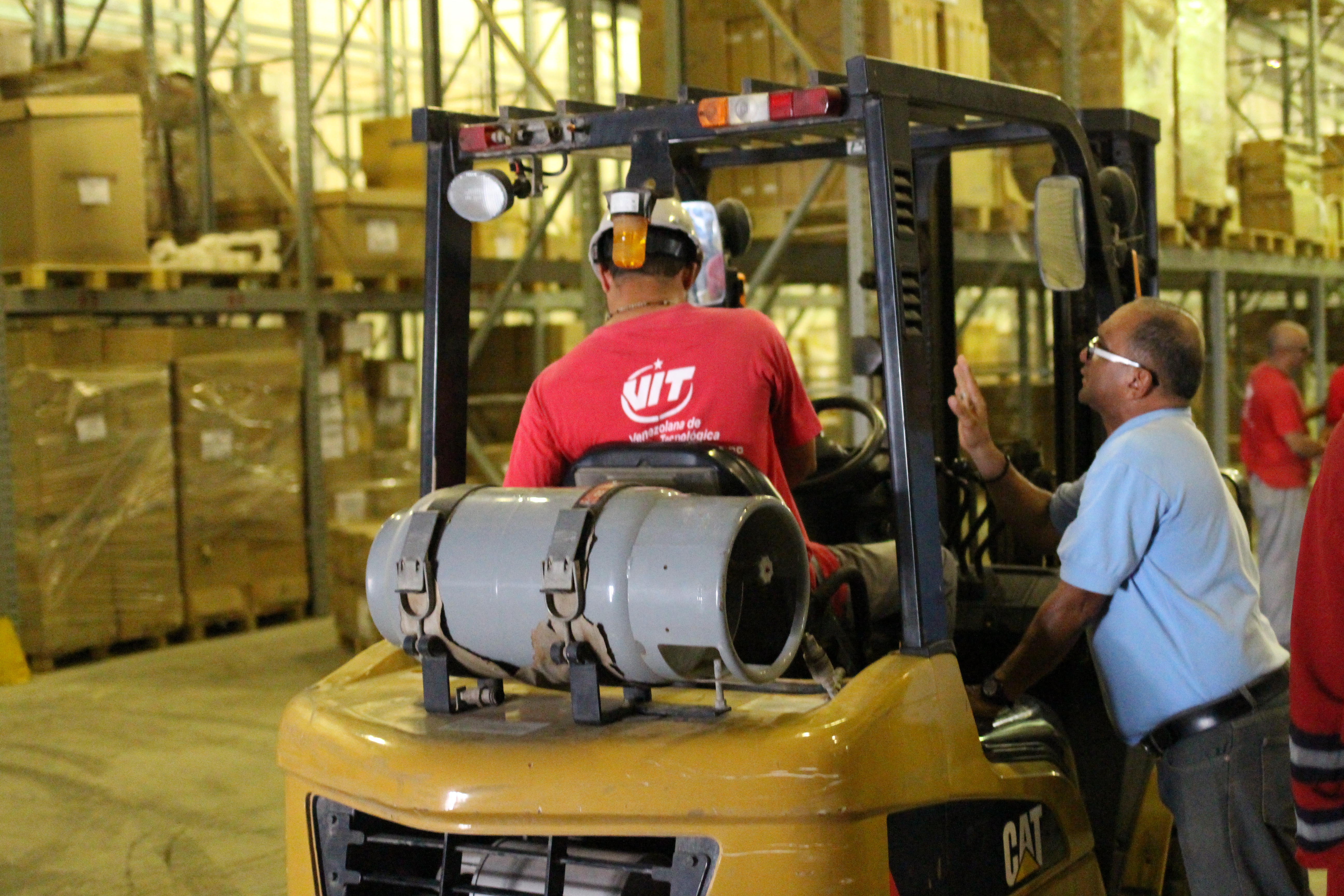 INCES – Industrial certifica a talento humano de VIT como “Operarios de Montacargas”