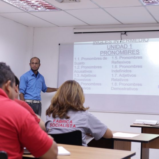 Trabajadores de VIT reciben capacitación para el crecimiento profesional