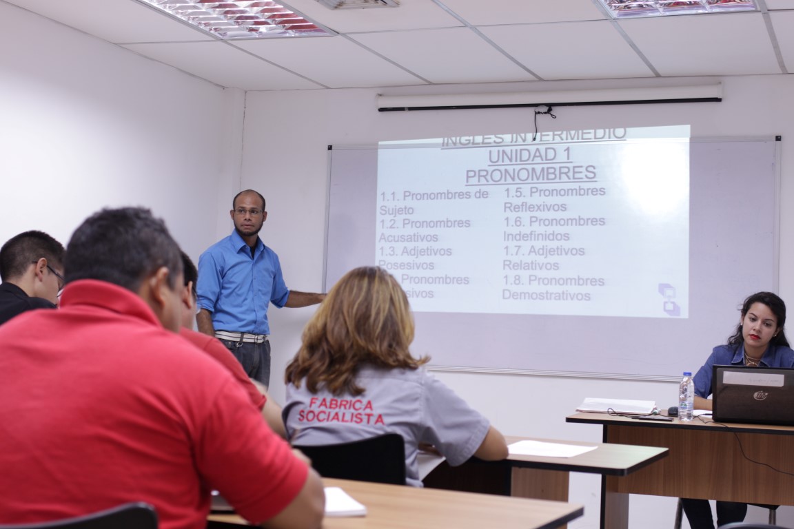 Trabajadores de VIT reciben capacitación para el crecimiento profesional