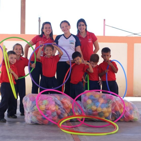 C.E.I.S. Benedicto Mármol y C.E.I. Punto Fijo fueron beneficiados con artículos escolares y deportivos