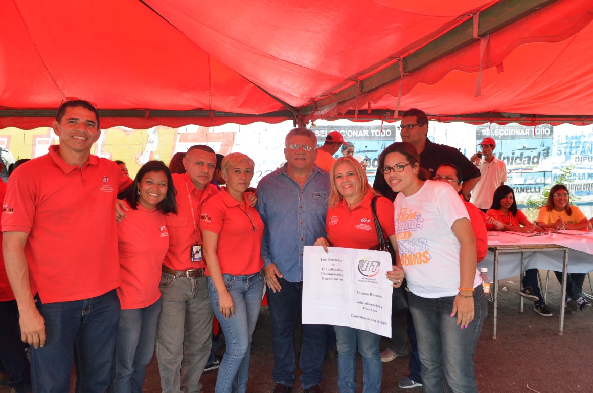 Trabajadores de VIT realizaron su aporte por la Revolución