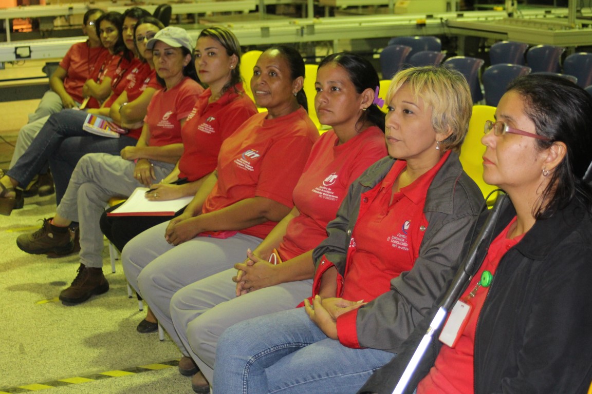 Foro “No más violencia contra la mujer” brindó orientación a trabajadoras de VIT