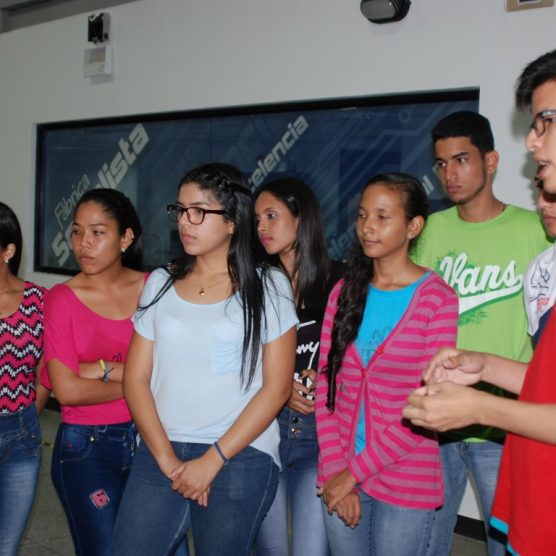 Alumnos de la UPTAG visitaron VIT para conocer su proceso productivo