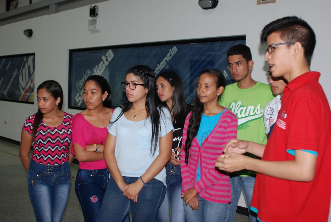 Alumnos de la UPTAG visitaron VIT para conocer su proceso productivo