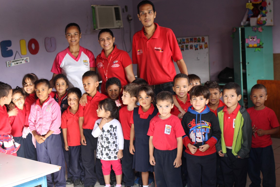Tecnología Educativa visitó a los niños del E.B Mene Grande de Punto Fijo