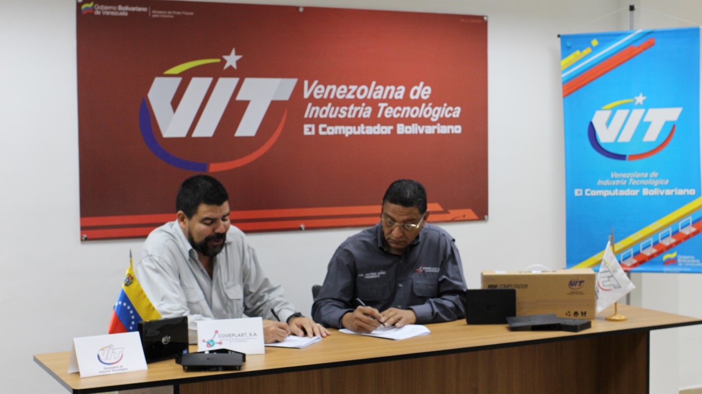 VIT y Coveplast firman acuerdo para elevar producción de Mini Computador