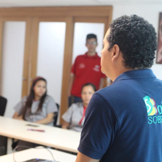Trabajadores de VIT reciben taller sobre reconversión monetaria por el BCV