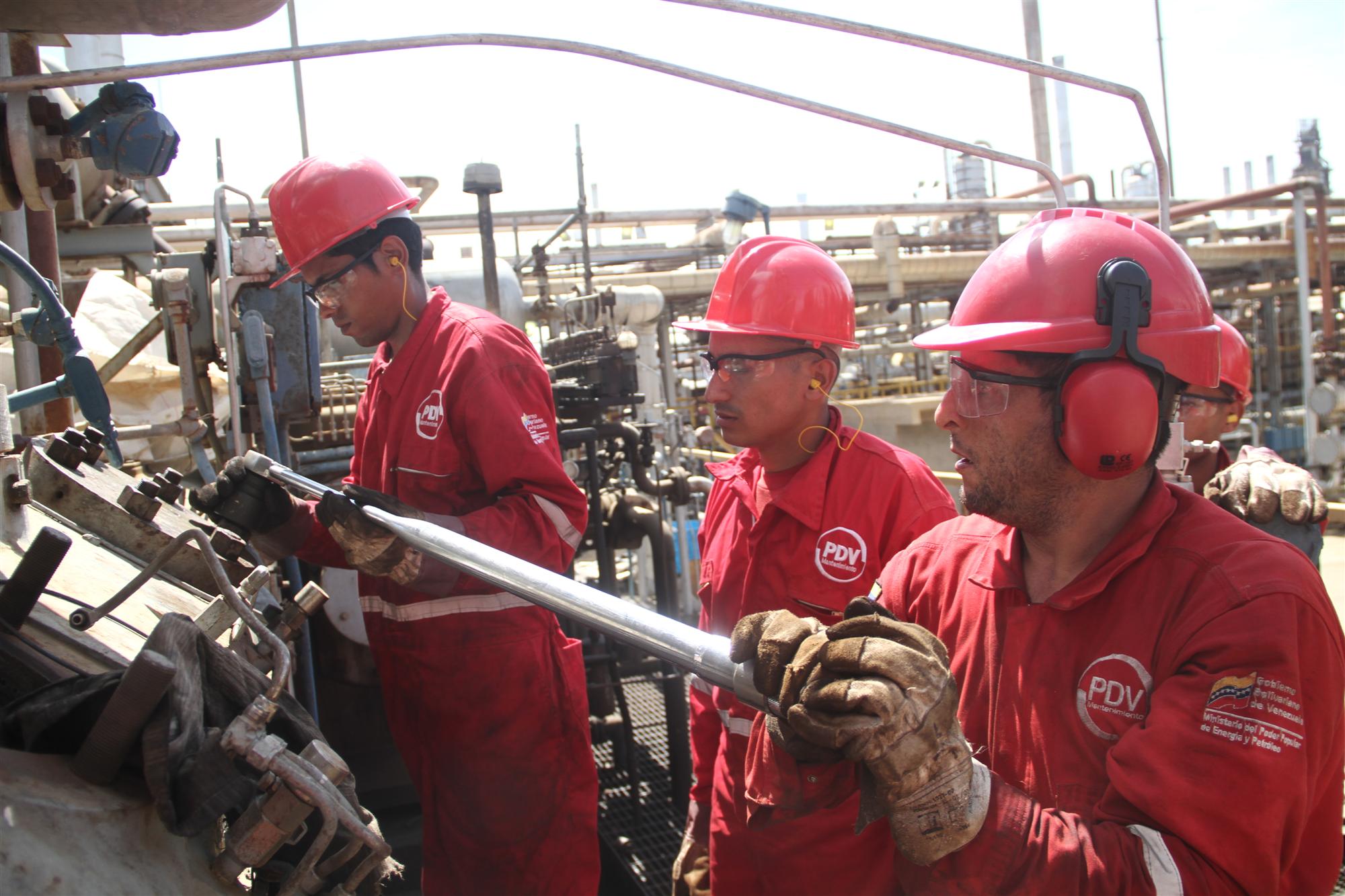 Trabajadores de VIT participan en Batalla Productiva en aras de fortalecer la producción nacional