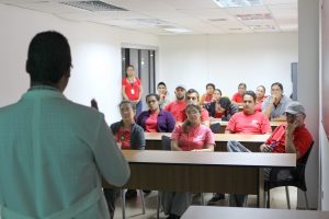 Trabajadores de VIT reciben charla sobre la importancia de llevar un estilo de vida saludable