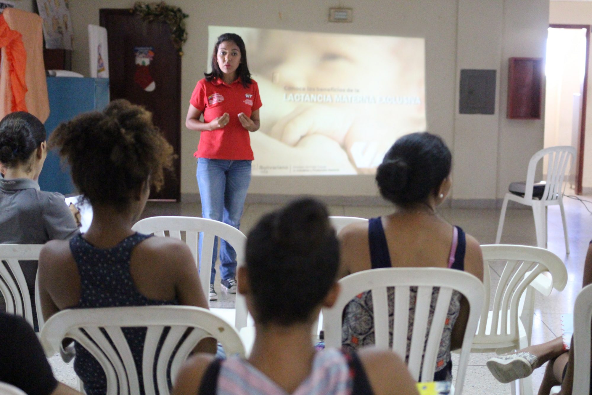 VIT imparte charla sobre Lactancia Materna Exclusiva en las comunidades