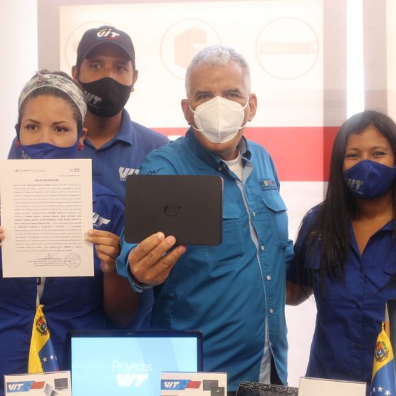 Ministro Rivero entregó certificados a los CPTT de la Zona Franca de Paraguaná