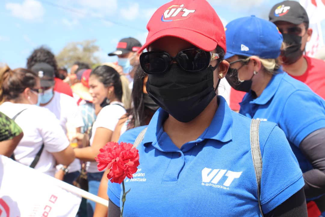 La clase obrera de VIT marchó por los claveles rojos de Alí